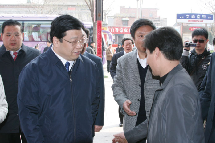 2010年安陽(yáng)市原市委書(shū)記張廣智、市長(zhǎng)馬林青蒞臨曉田祥總部視察工作